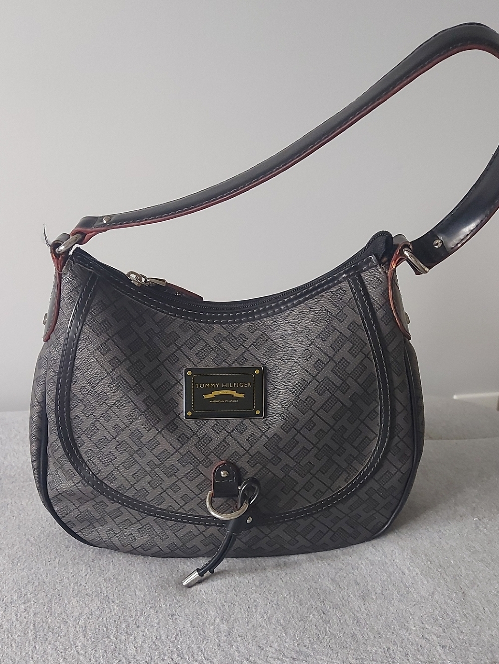 Tommy Hilfiger Gray Signature Hobo Bag